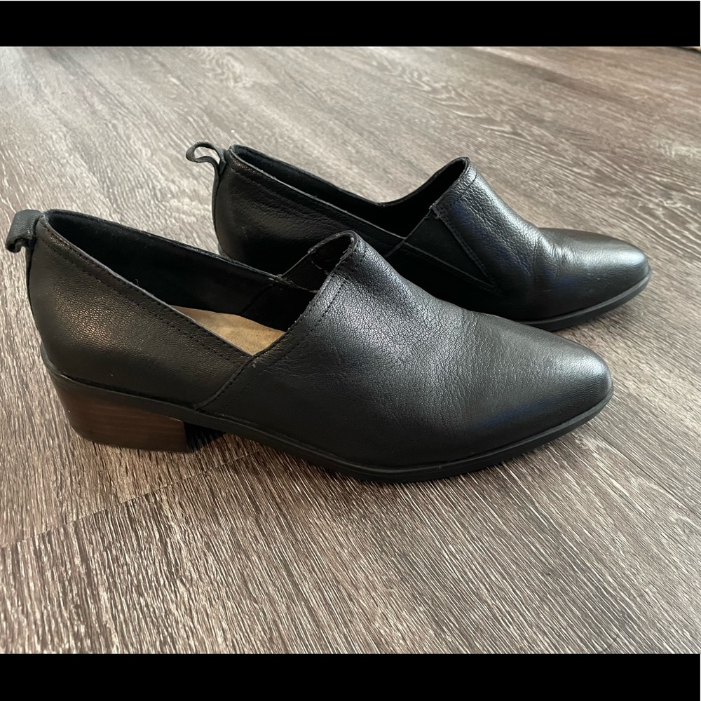 Brand new, never worn, Bella Vida slides, black, leather
